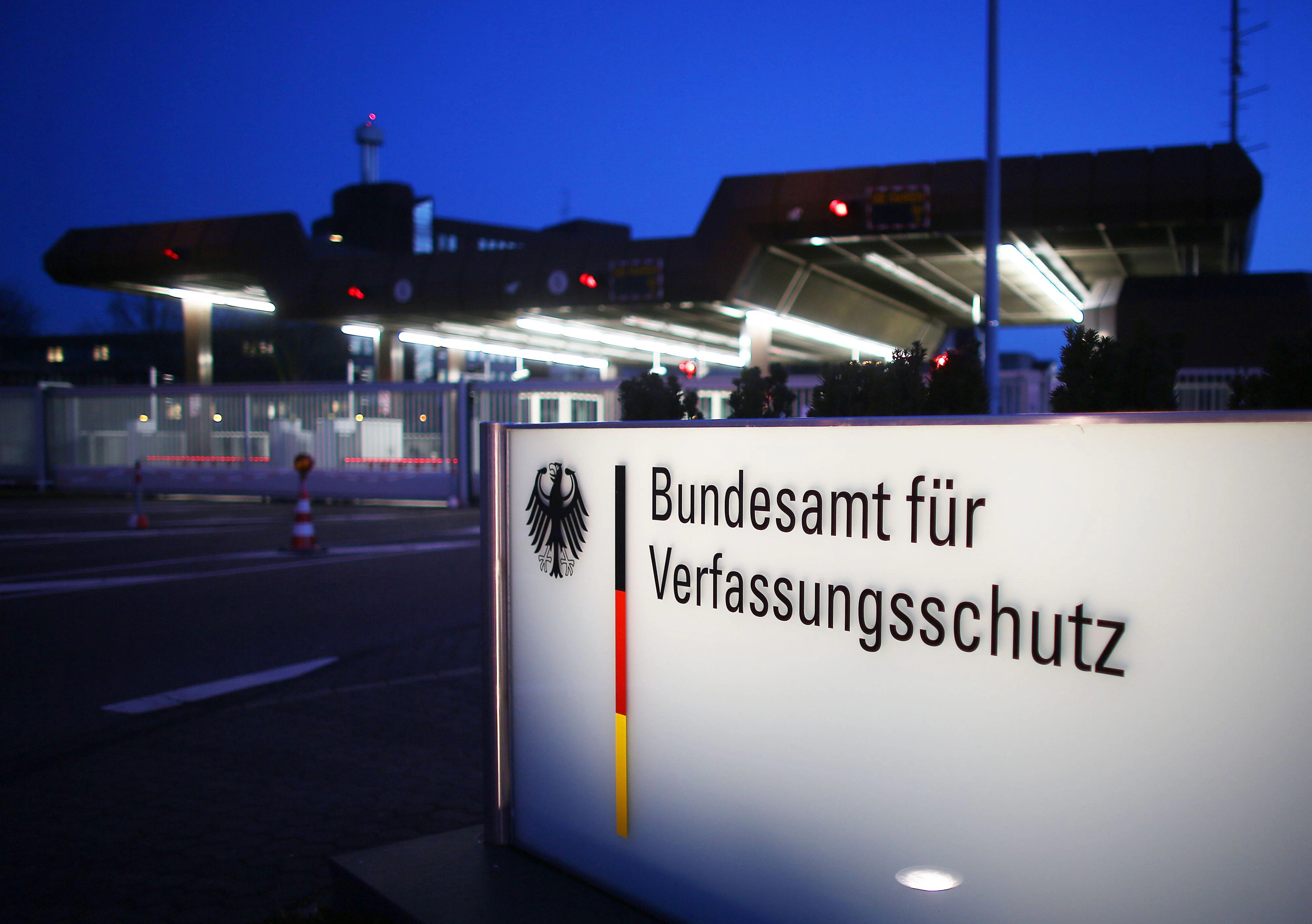 Der Verfassungsschutz als Parallelpolizei? In Dobrindts Plänen klingt es so.
