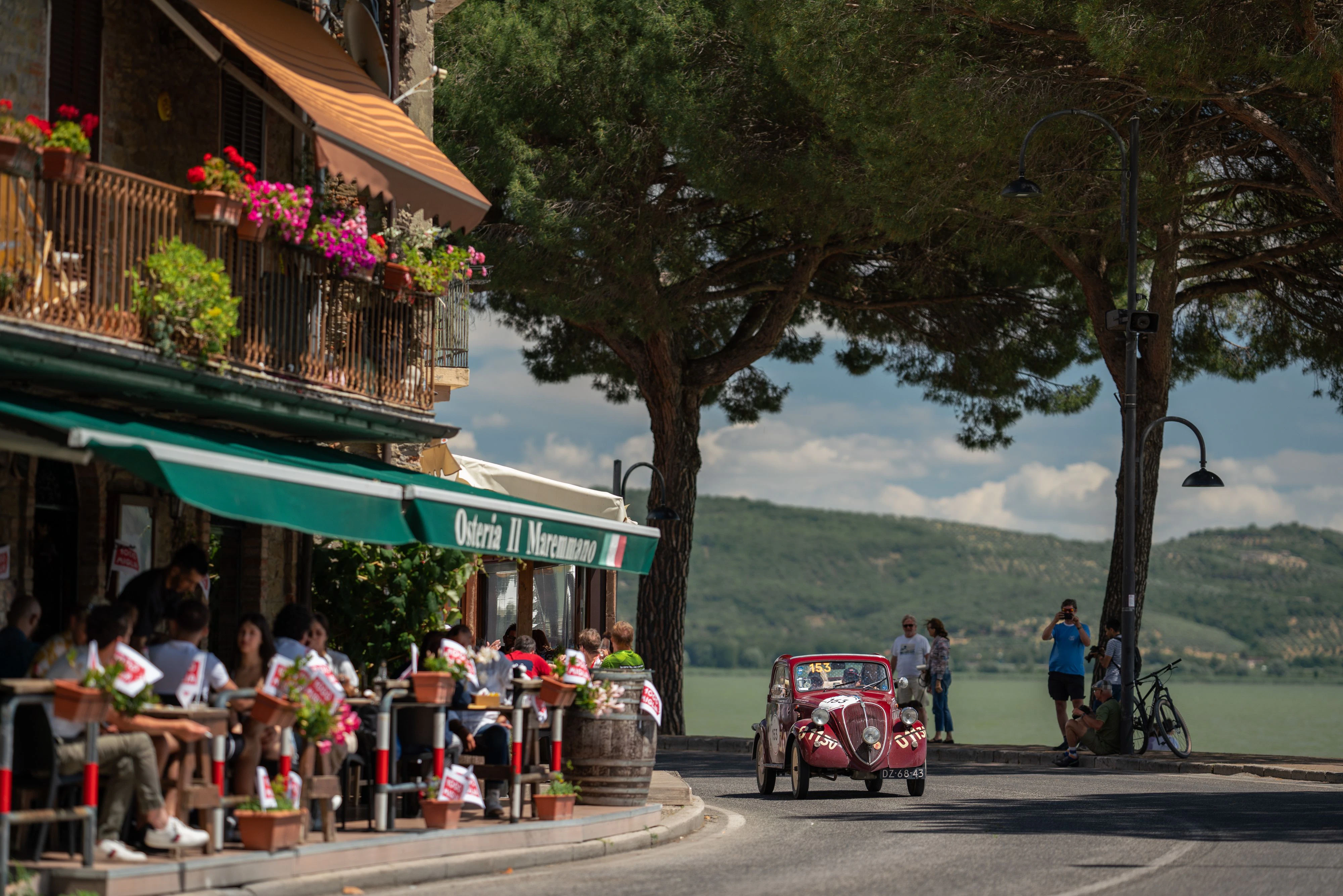 Landschaft, Kulinarik und die Fahrzeuge: Die Tage der Mille Miglia bieten etliche Genussmomente. Im Bild ein Fiat 500 B Topolino aus dem Jahr 1949.