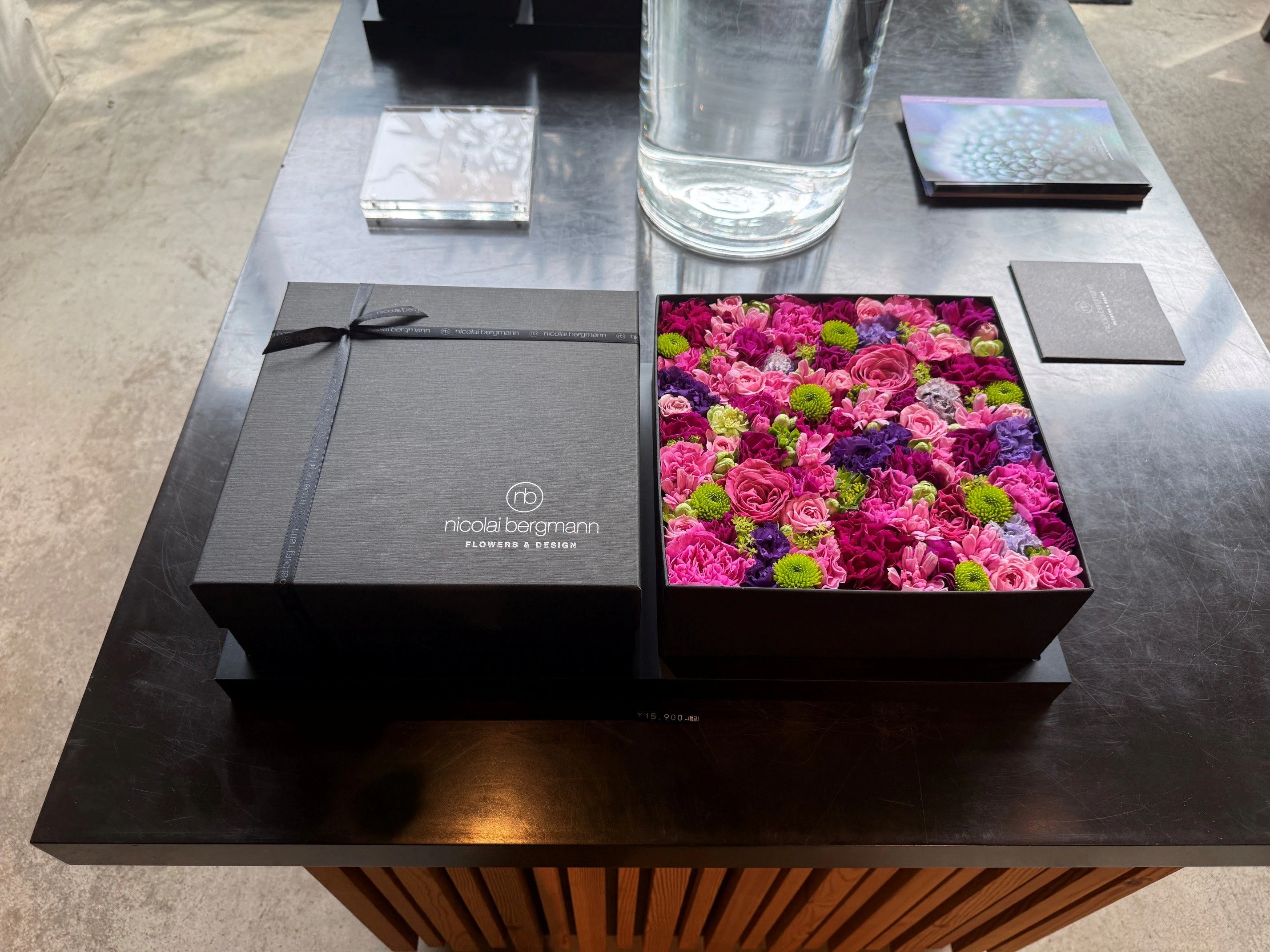 Mit den Blumenboxen wurde Nicolai Bergmann berühmt, sie machen heute immer noch einen großen Teil seines Umsatzes aus, dabei musste er die ersten 600 auf eigene Rechnung produzieren.