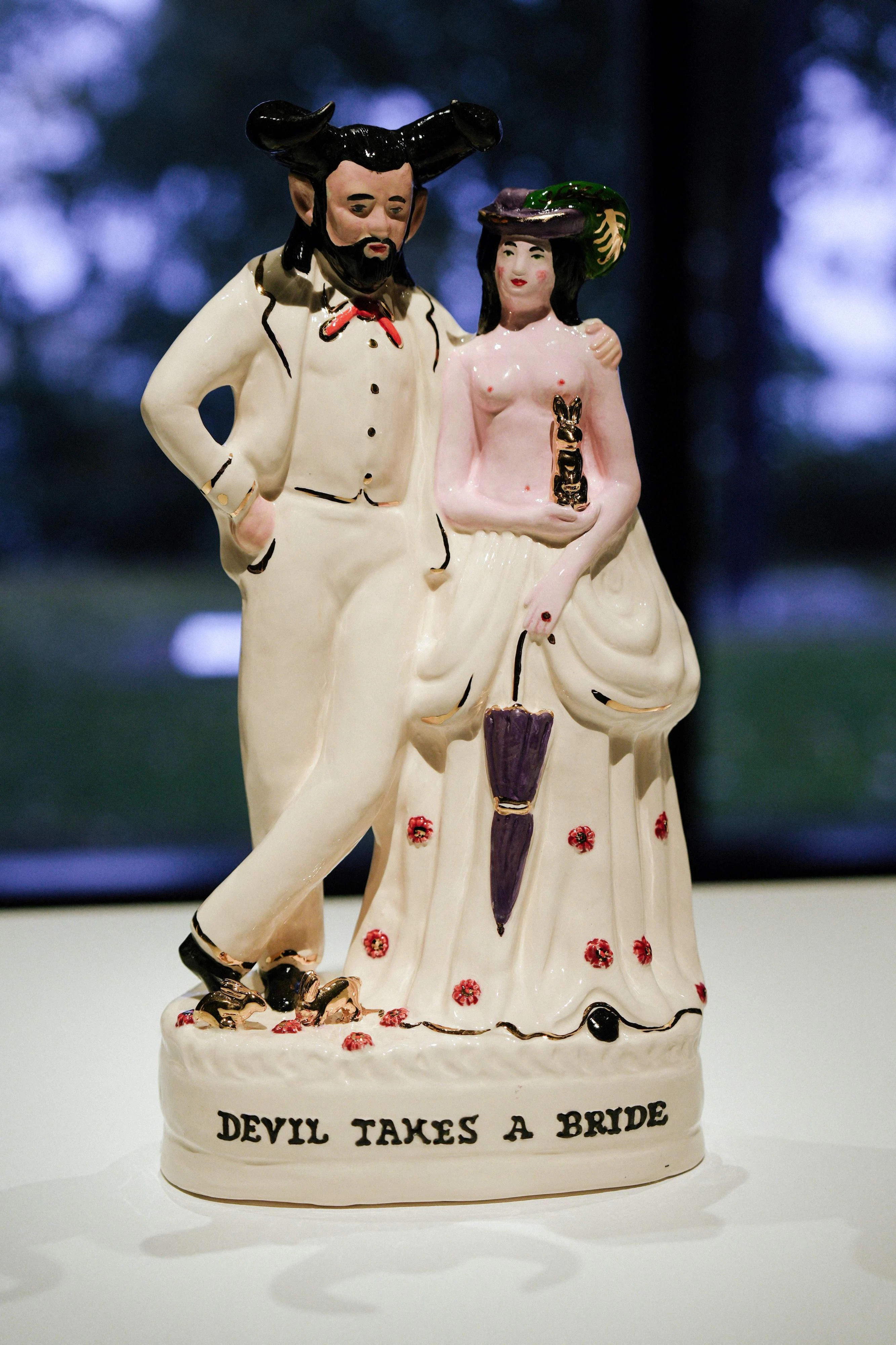 Der Teufel will heiraten: eine Figur aus Nick Caves Keramikserie.