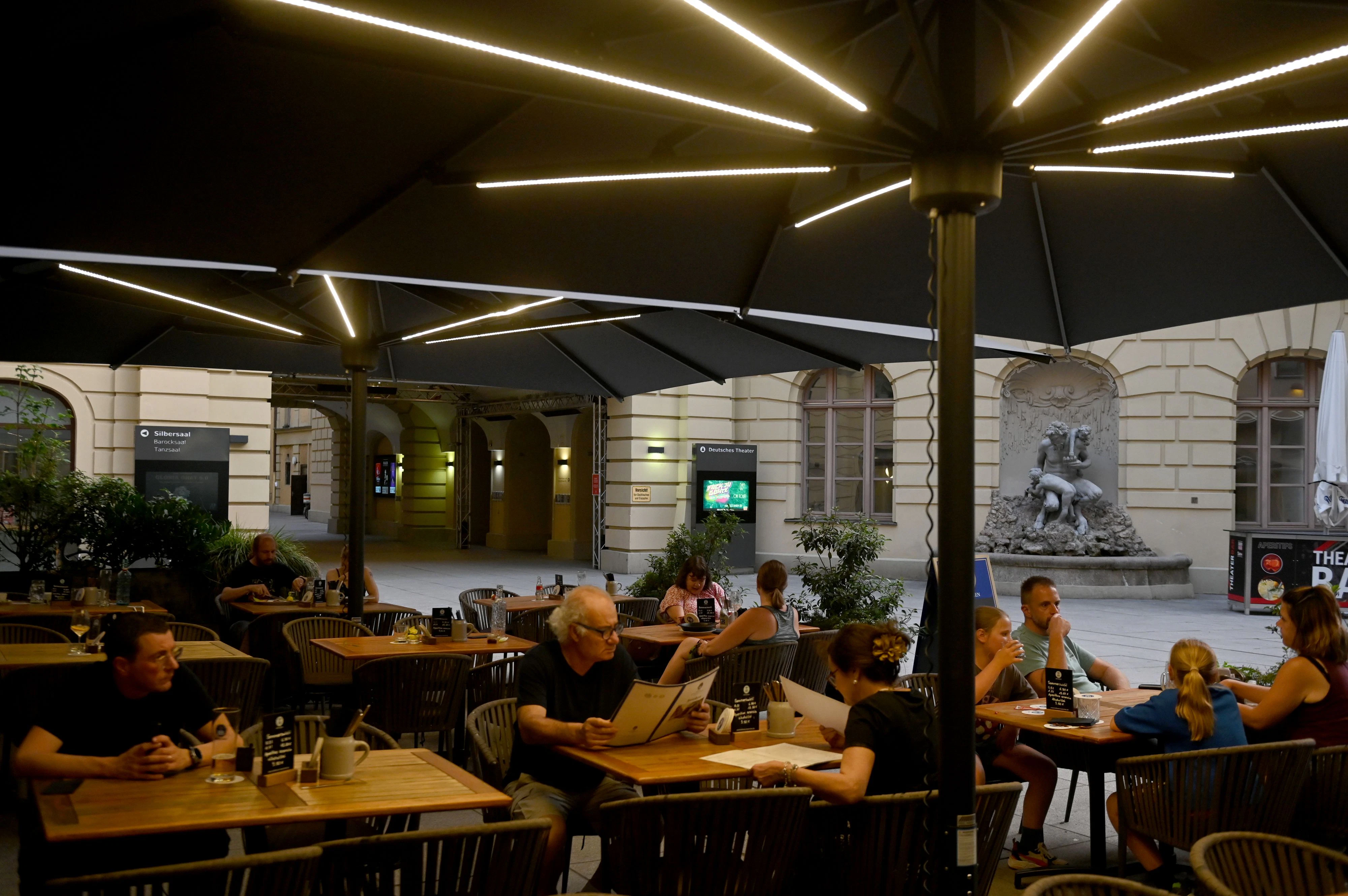 Wenn es voll wird im Innenhof des Deutschen Theaters und auf der Terrasse des Hofbräus, kann es schon mal stressig werden.