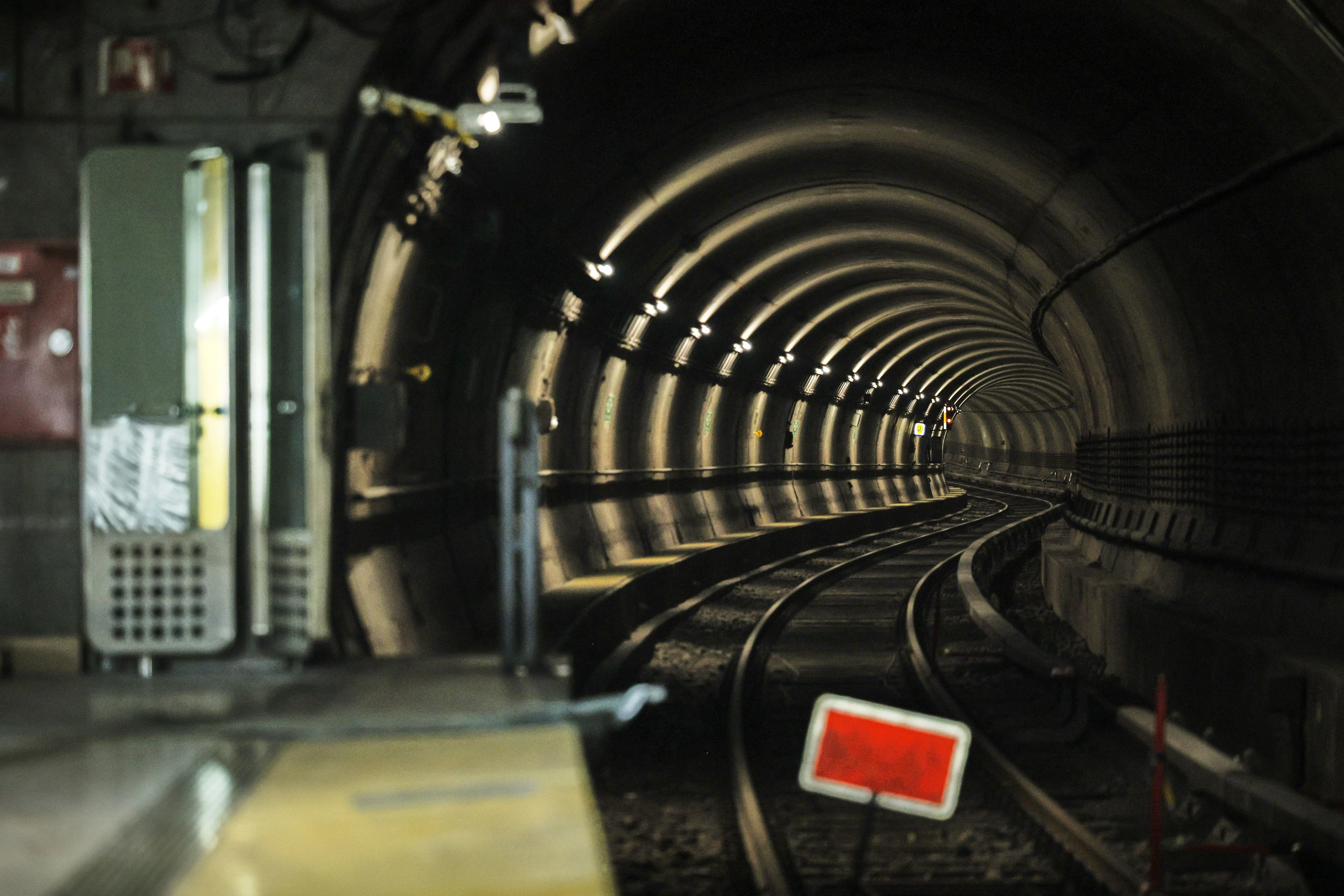 Etwa ein halber Kilometer liegt zwischen dem Goetheplatz und dem U-Bahnhof Poccistraße. An den Gleisen selber wurde nicht gearbeitet.