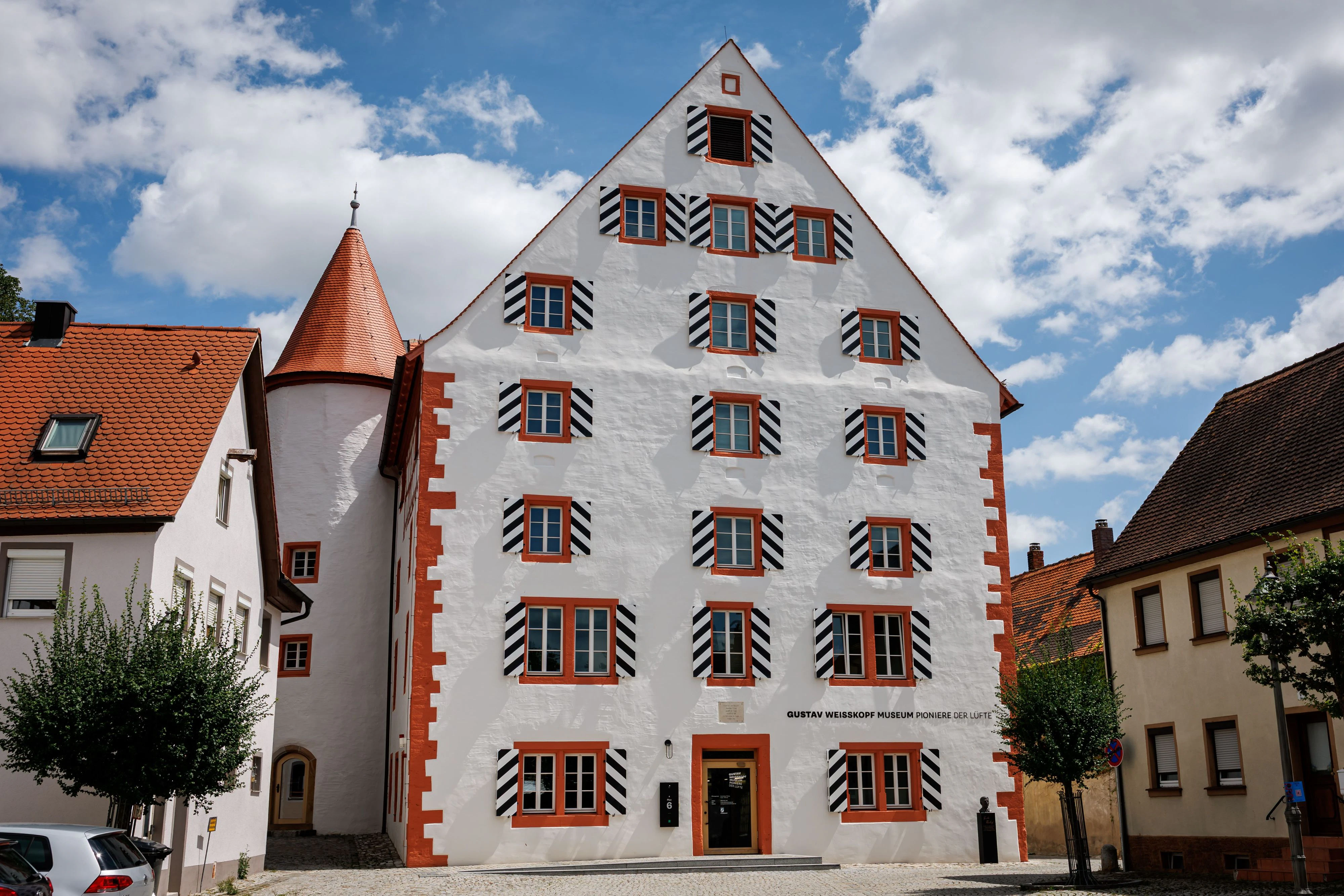 Das „Gustav Weisskopf Museum – Pioniere der Lüfte“ steht in Leutershausen im mittelfränkischen Landkreis Ansbach