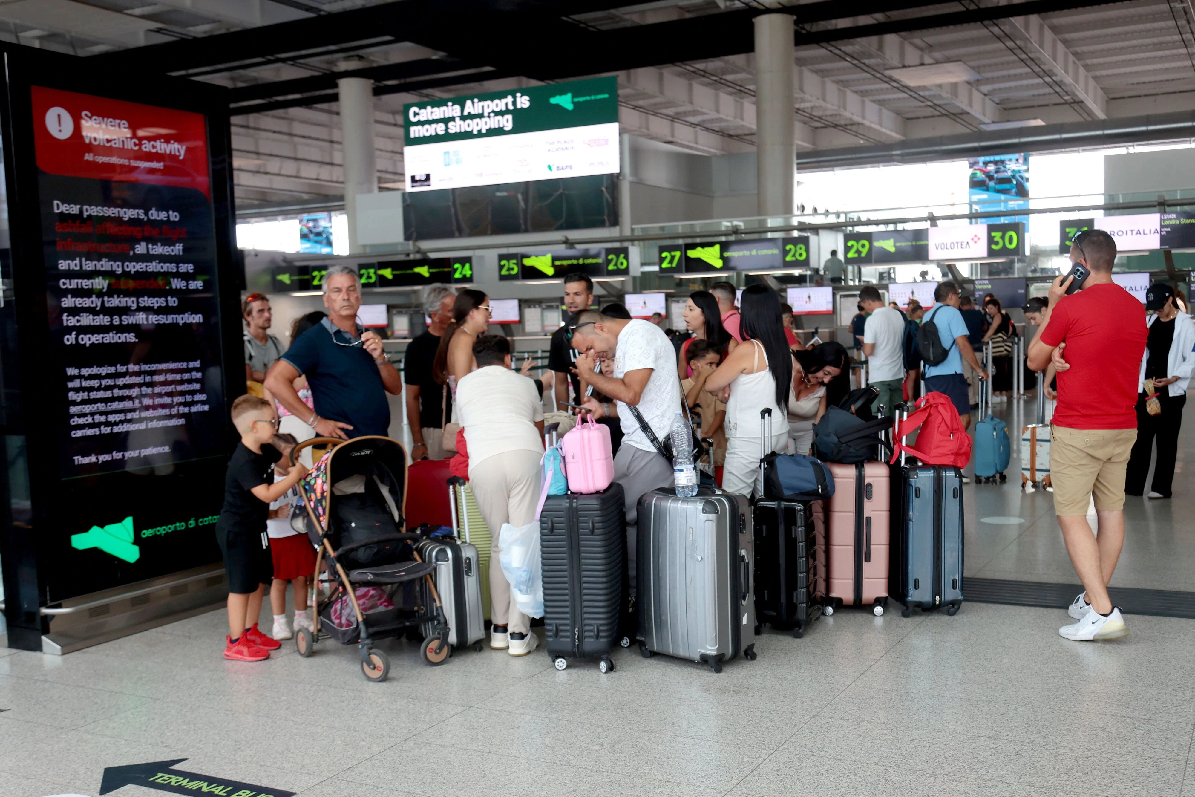 Am Flughafen von Catania hat sich die Lage inzwischen im Vergleich zu den chaotischen Zuständen der vergangenen Tage etwas beruhigt.