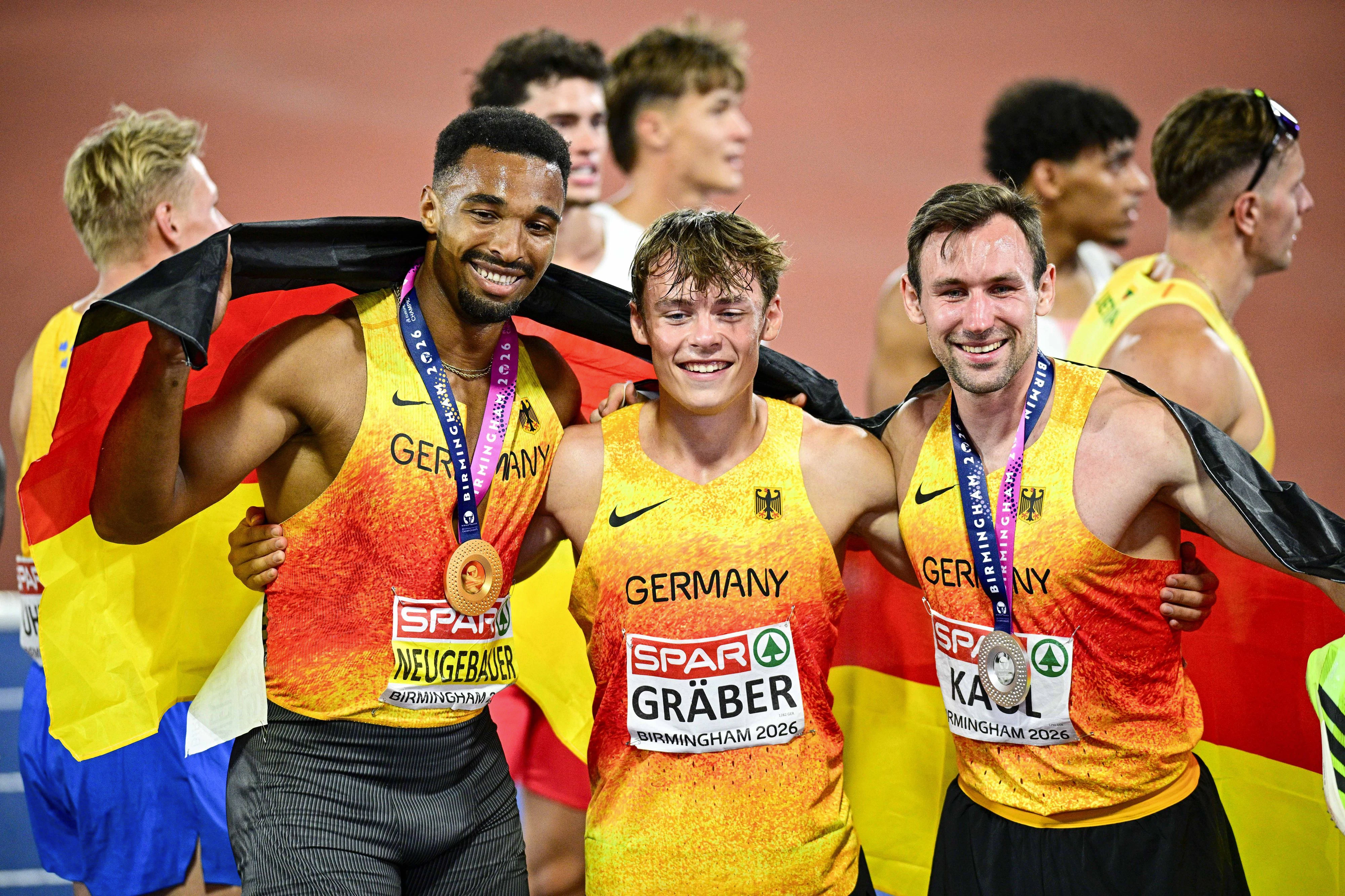 „Ich habe die Silbermedaille gewonnen, explizite Betonung auf gewonnen“, sagt Niklas Kaul (re.) über seinen zweiten Platz bei der EM. Amadeus Gräber (Mitte) komplettierte das starke deutsche Ergebnis als Achter.