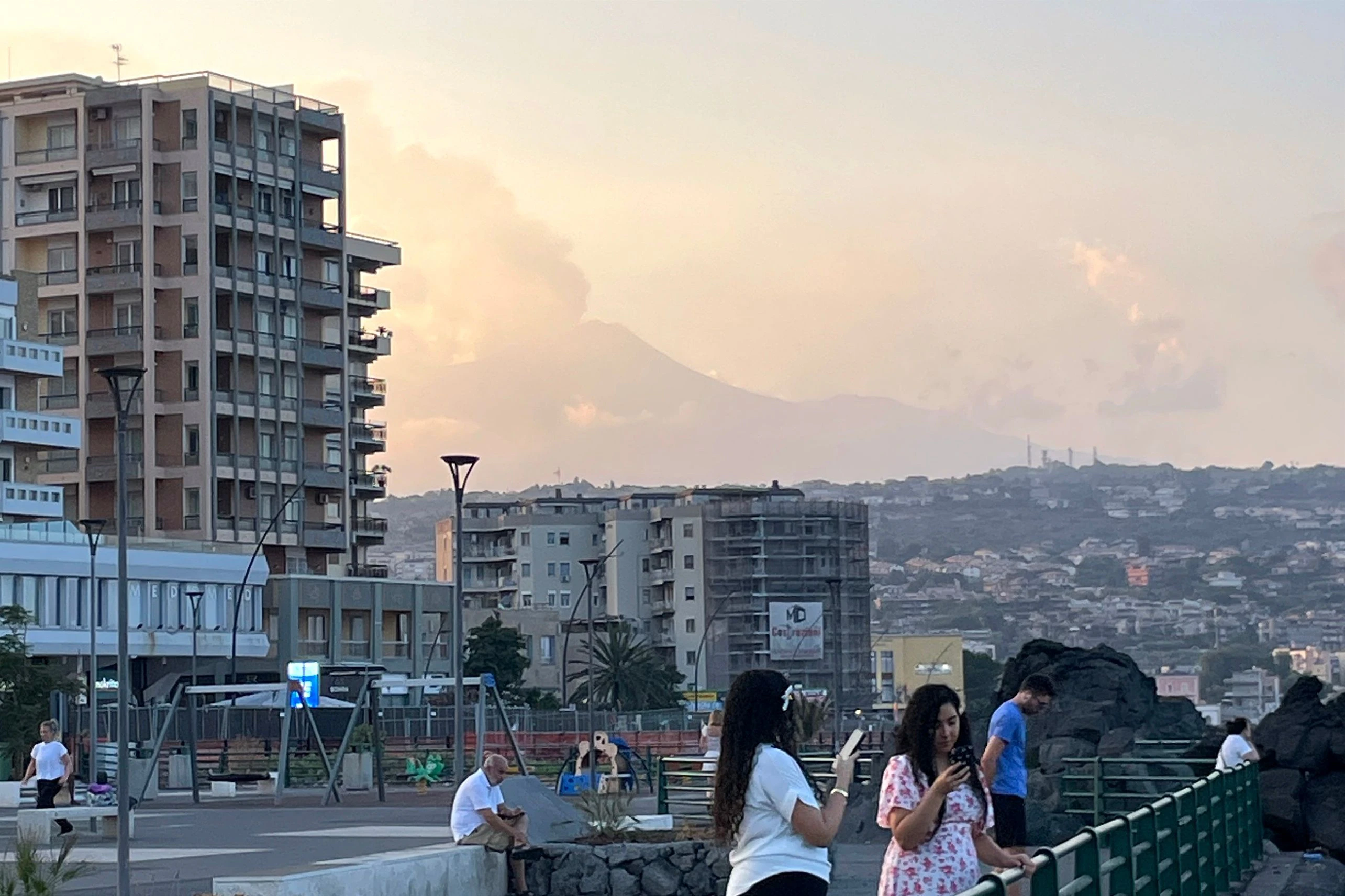 Blick auf den Ätna, vom Viertel Ognina in Catania aus gesehen