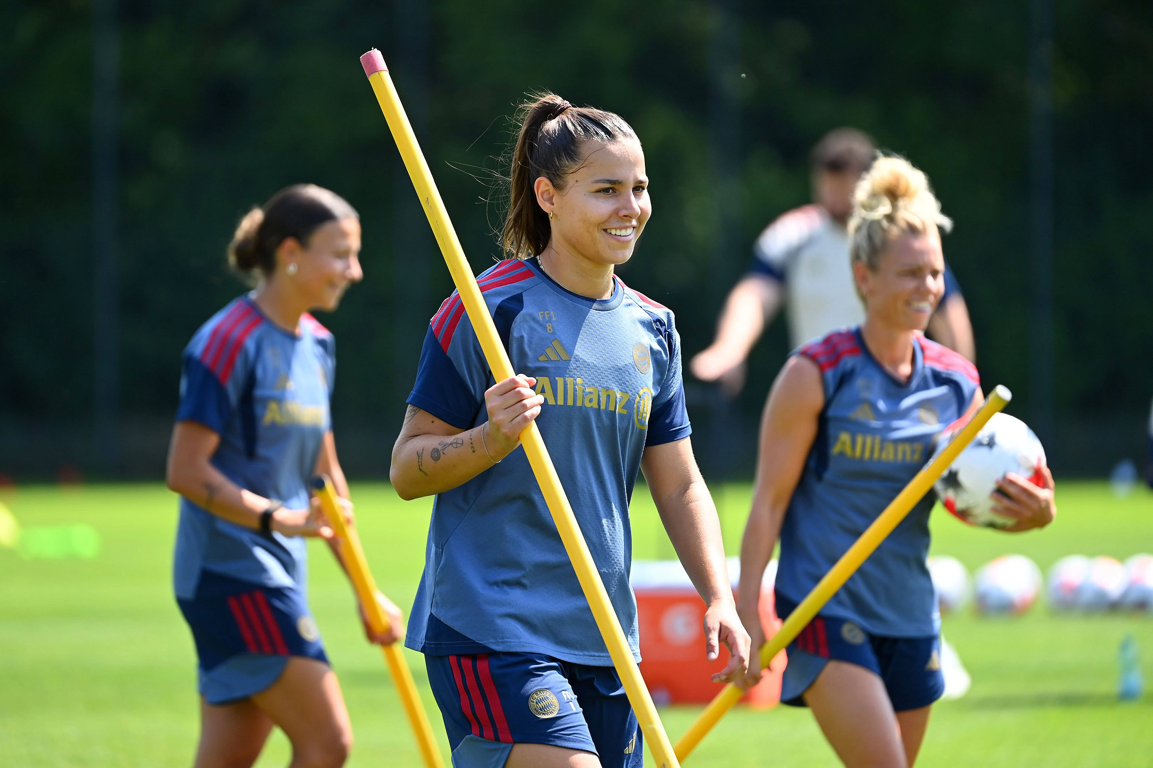 Lena Oberdorf ist nach ihrem zweiten Kreuzbandriss ins Mannschaftstraining zurückgekehrt. Wann sie ihr erstes Spiel absolviert, ist noch offen.